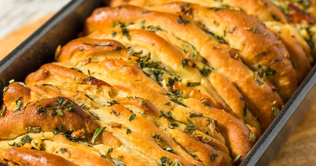 Canned Biscuits Pull-Apart Garlic Bread [recipe]